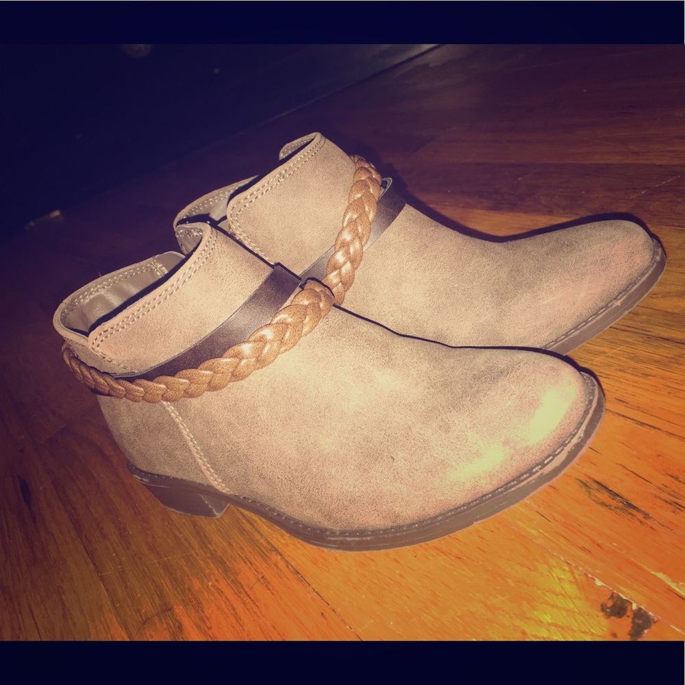 Nine West girl’s ankle boots